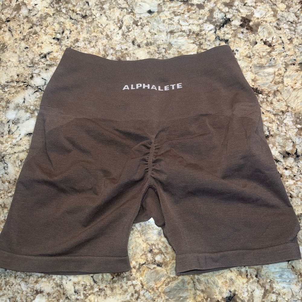 Alphalete Amplify Shorts in Chocolate